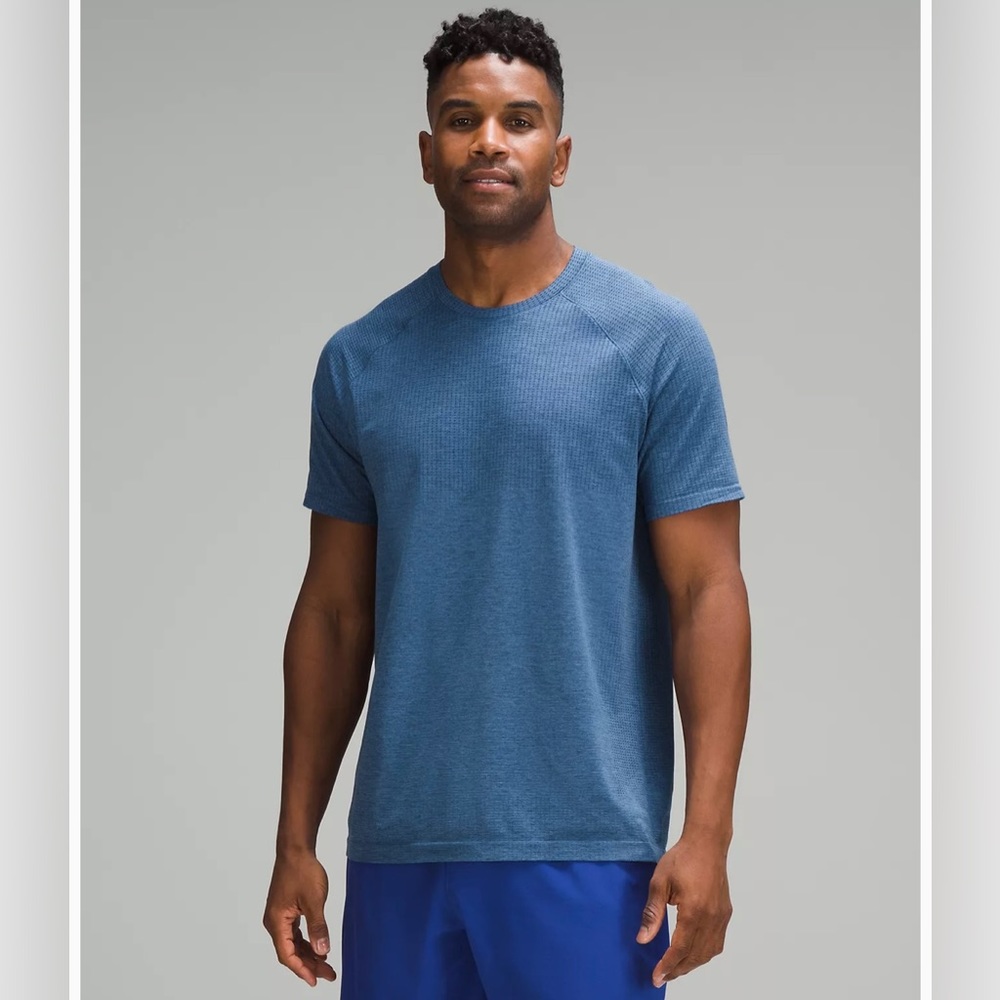 Lululemon Athletica Men’s Metal Vent Tech Short-Sleeve Shirt in Blue/Red Multi